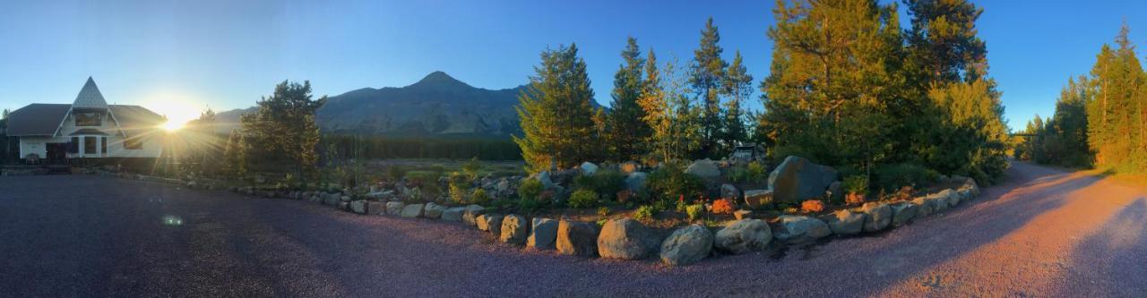 Summit Mountain Lodge And Steakhouse East Glacier Park Village Esterno foto