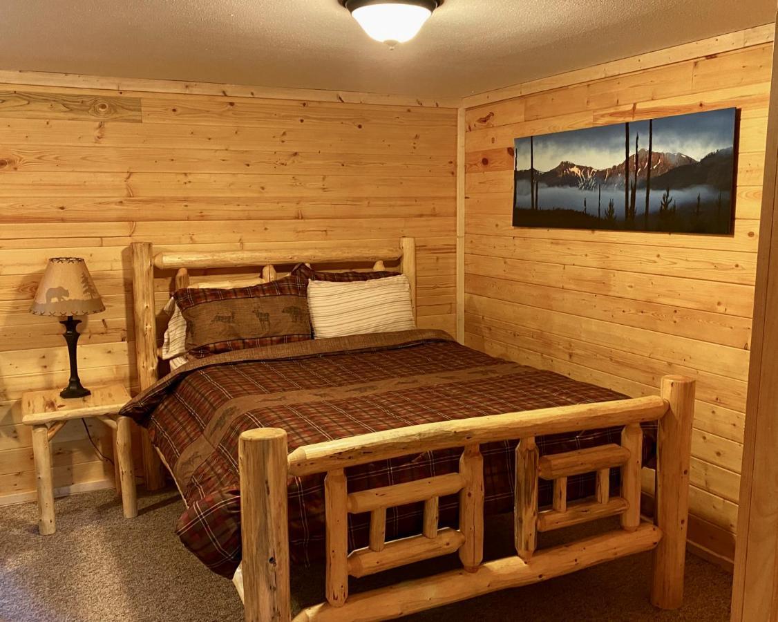 Summit Mountain Lodge And Steakhouse East Glacier Park Village Esterno foto