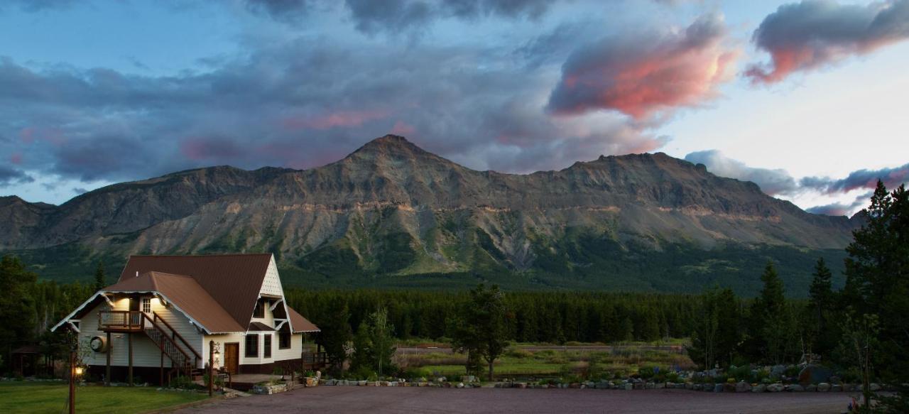 Summit Mountain Lodge And Steakhouse East Glacier Park Village Esterno foto