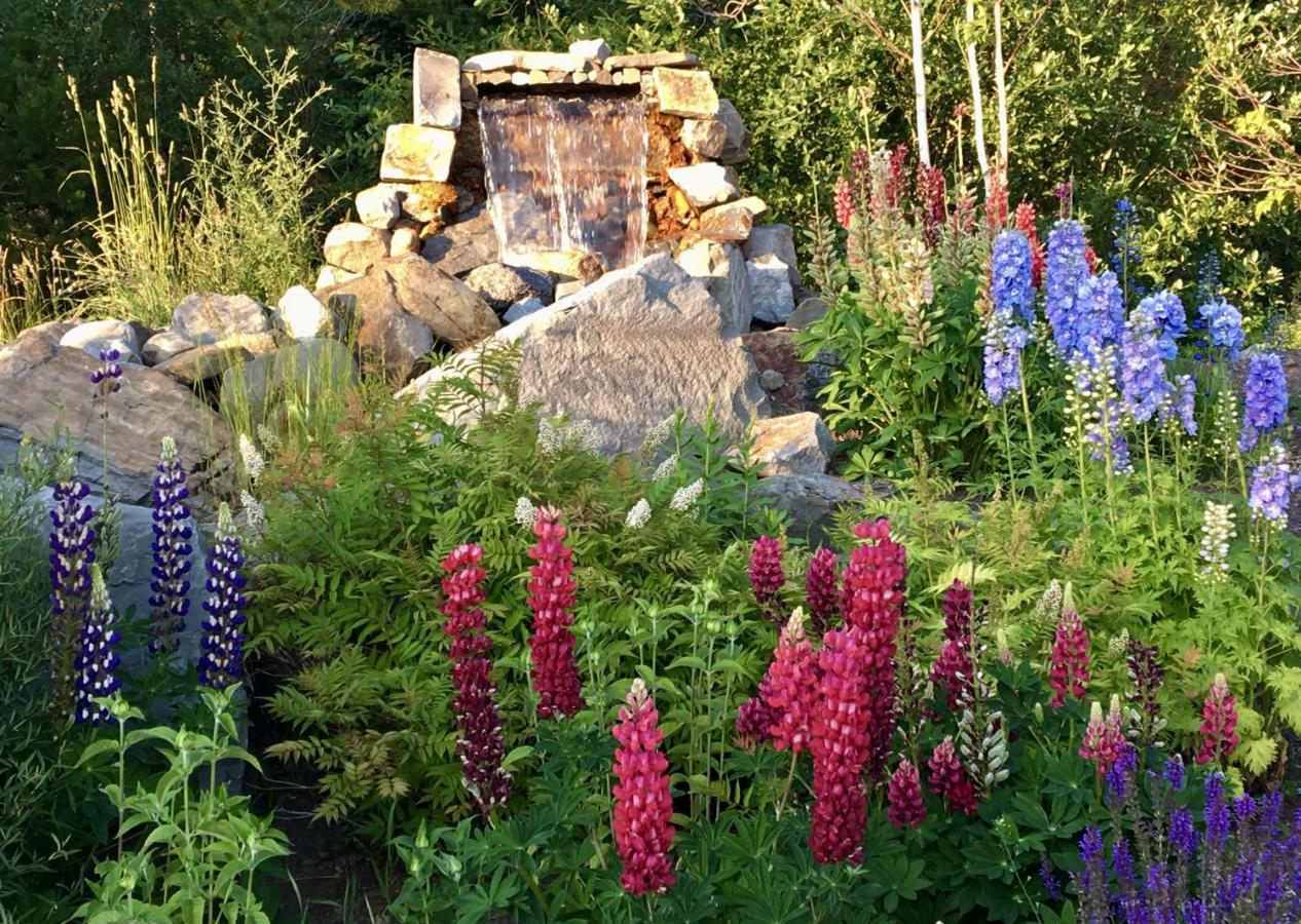 Summit Mountain Lodge And Steakhouse East Glacier Park Village Esterno foto