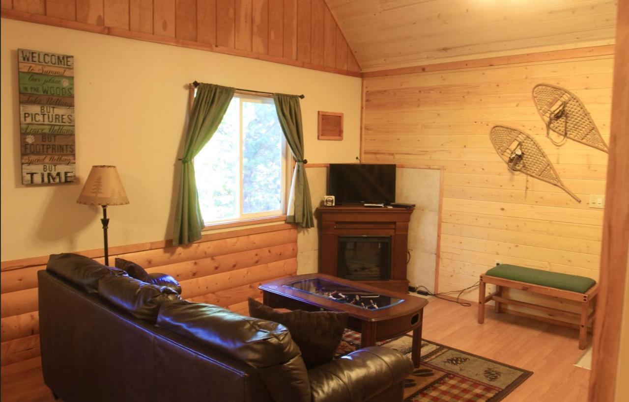 Summit Mountain Lodge And Steakhouse East Glacier Park Village Esterno foto