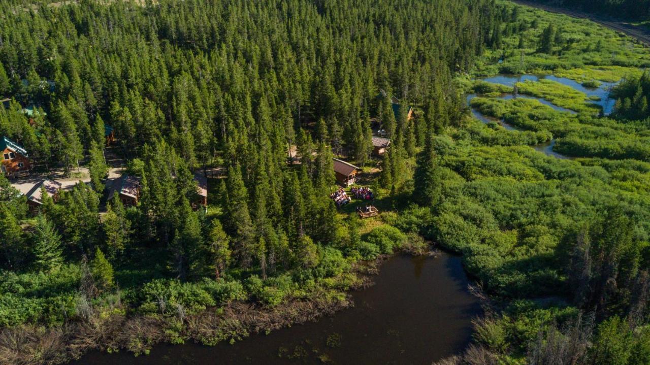 Summit Mountain Lodge And Steakhouse East Glacier Park Village Esterno foto