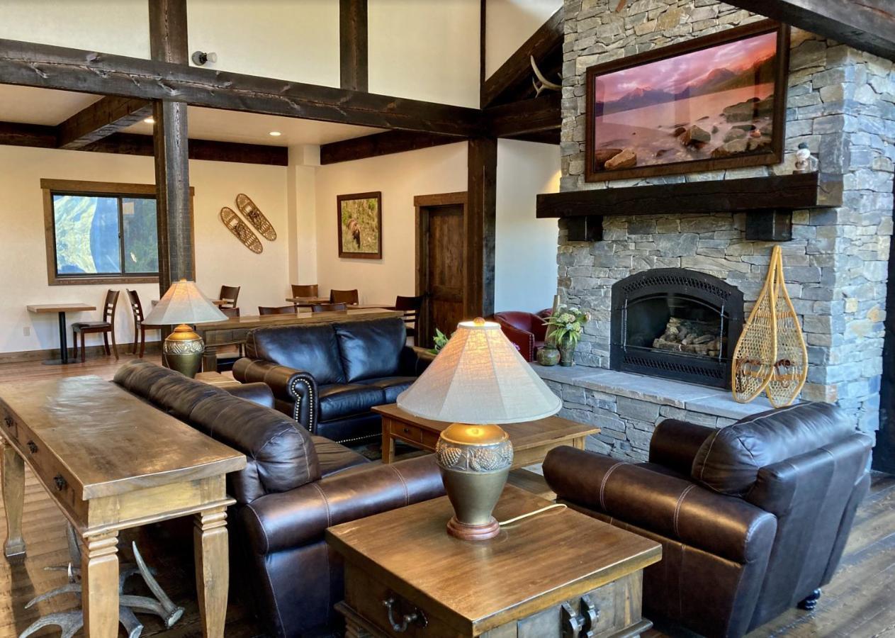 Summit Mountain Lodge And Steakhouse East Glacier Park Village Esterno foto