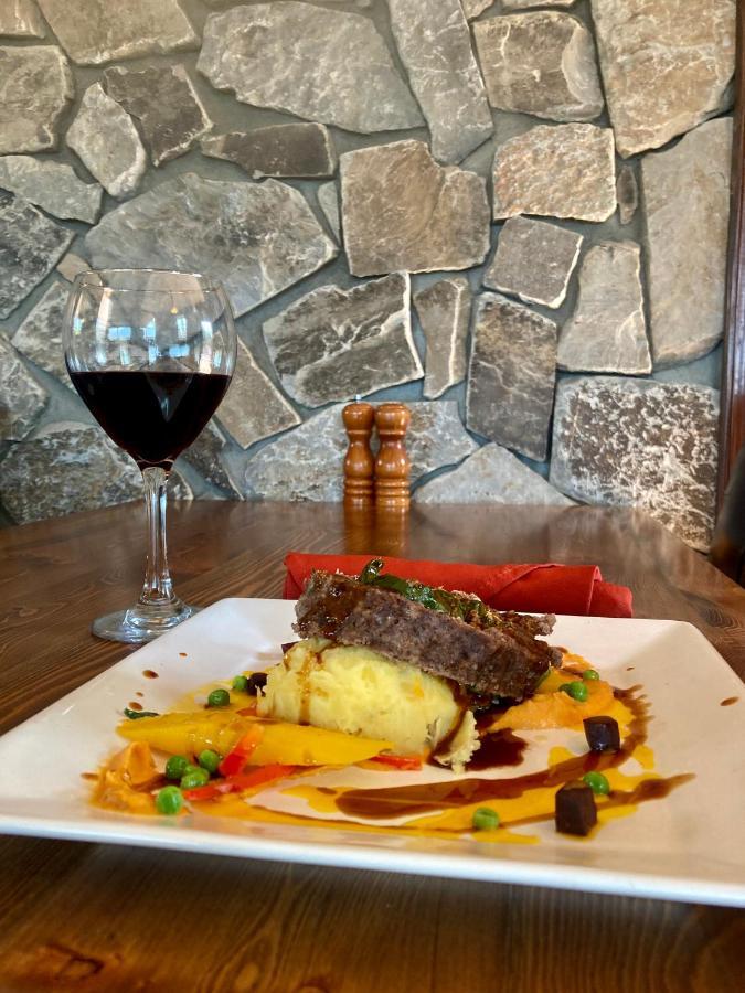 Summit Mountain Lodge And Steakhouse East Glacier Park Village Esterno foto
