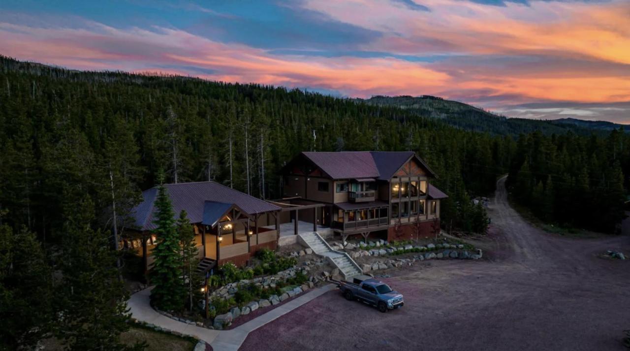Summit Mountain Lodge And Steakhouse East Glacier Park Village Esterno foto