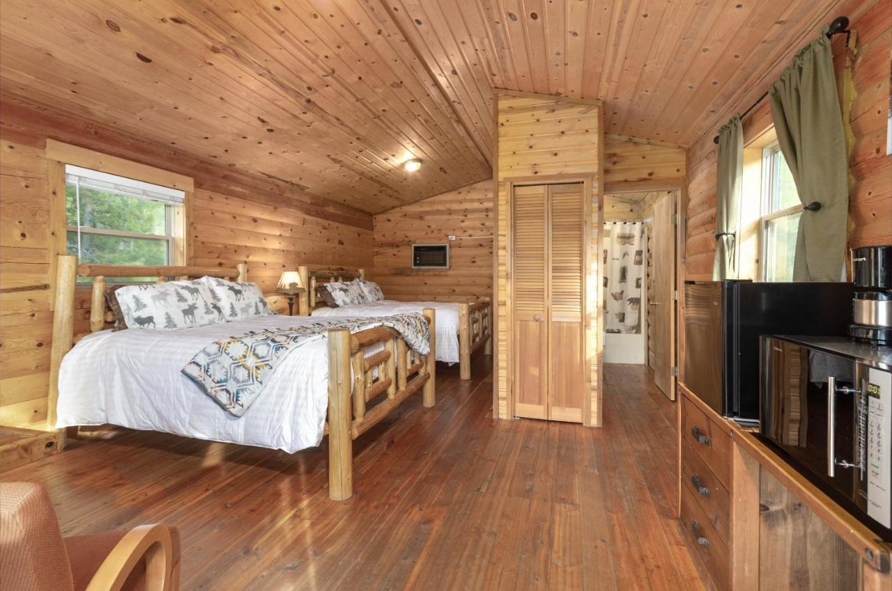Summit Mountain Lodge And Steakhouse East Glacier Park Village Esterno foto