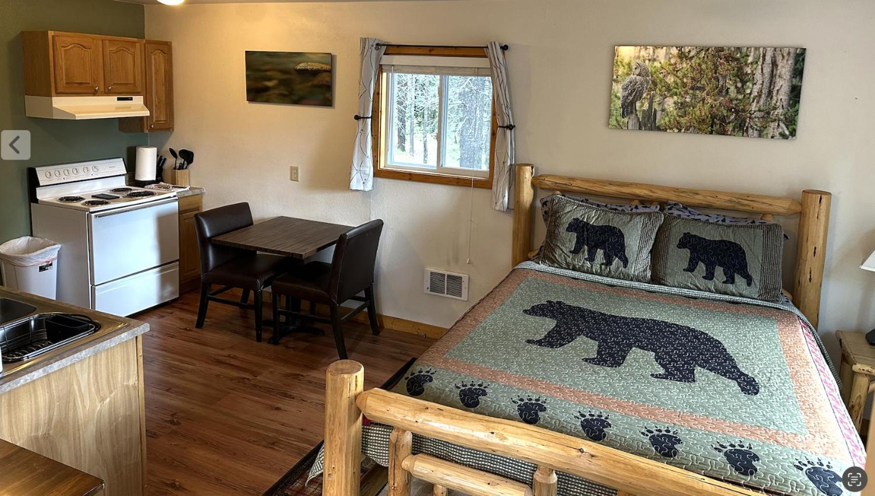 Summit Mountain Lodge And Steakhouse East Glacier Park Village Esterno foto