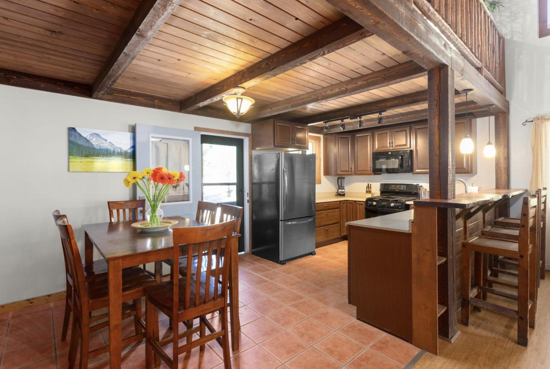 Summit Mountain Lodge And Steakhouse East Glacier Park Village Esterno foto