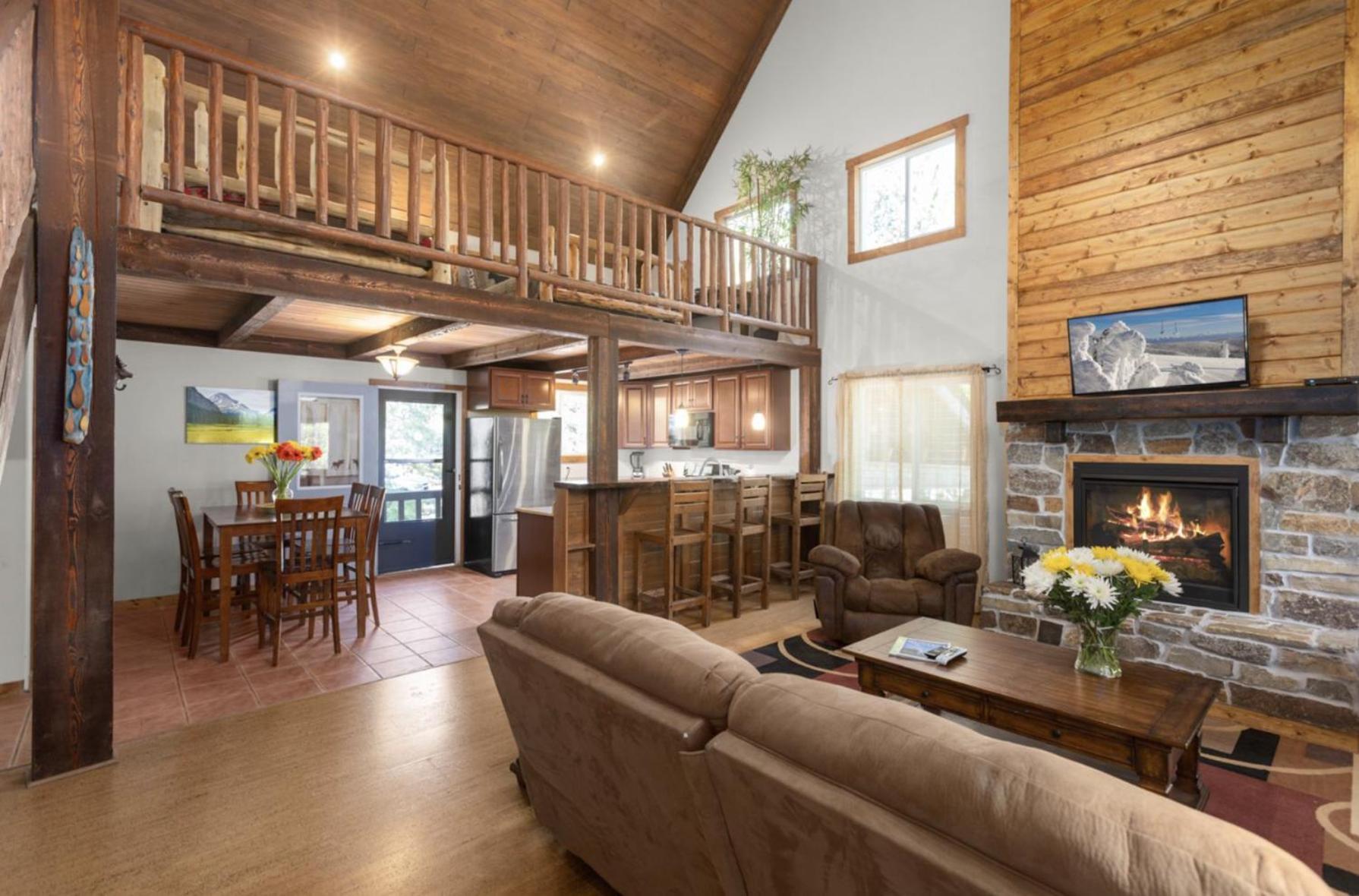 Summit Mountain Lodge And Steakhouse East Glacier Park Village Esterno foto