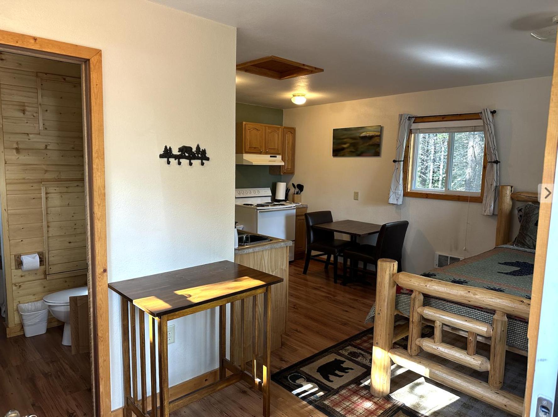 Summit Mountain Lodge And Steakhouse East Glacier Park Village Esterno foto