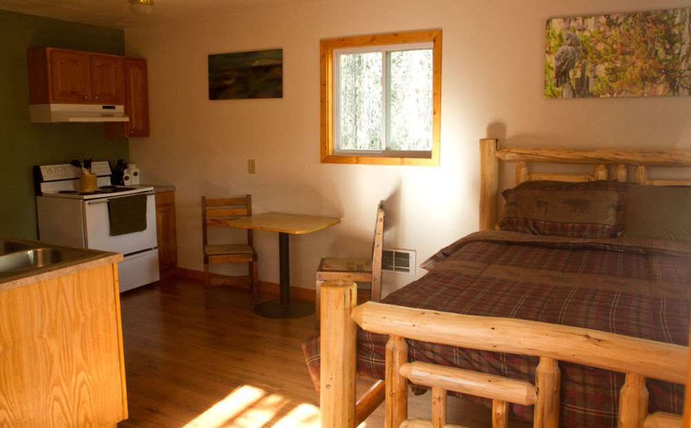 Summit Mountain Lodge And Steakhouse East Glacier Park Village Esterno foto