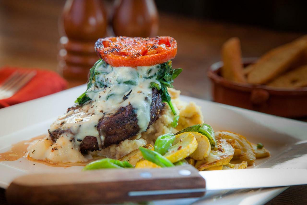 Summit Mountain Lodge And Steakhouse East Glacier Park Village Esterno foto
